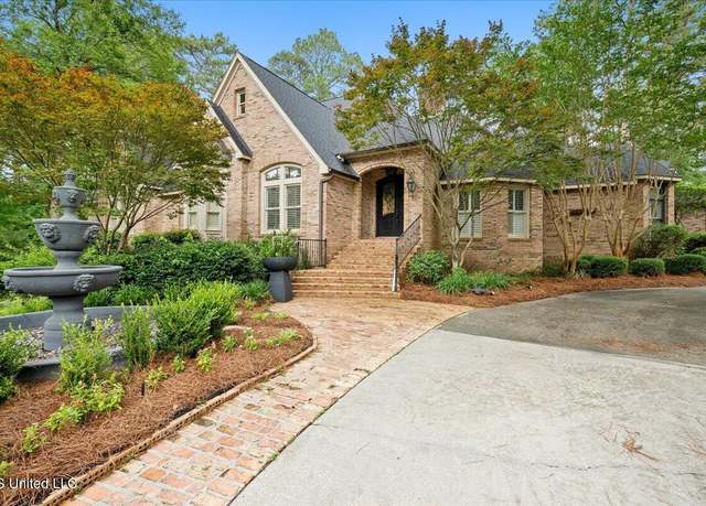 Property at 2 Indian Bayou Rd, Hattiesburg, MS 39402, 6 beds, 6.5 baths