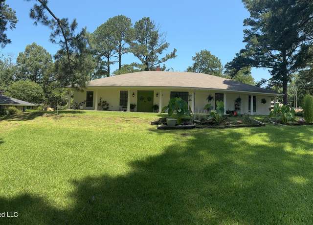 Property at 2 Sandalwood Dr, Madison, MS 39110, 4 beds, 3 baths