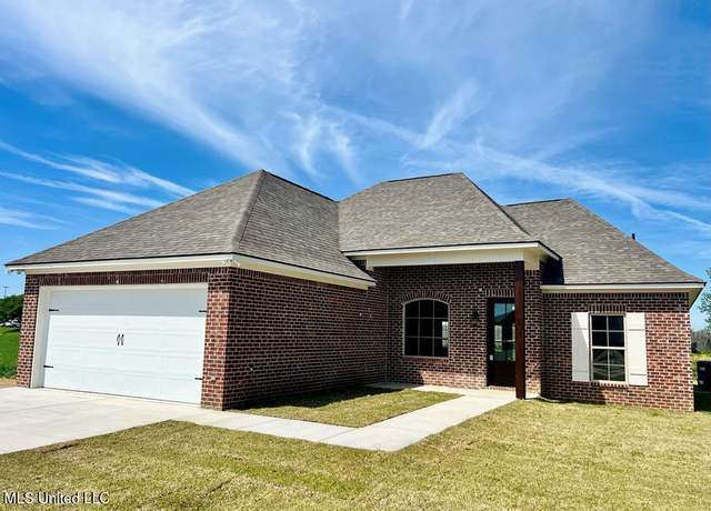 Property at 113 River Bend Ave, Vidalia, LA 71373, 3 beds, 2 baths