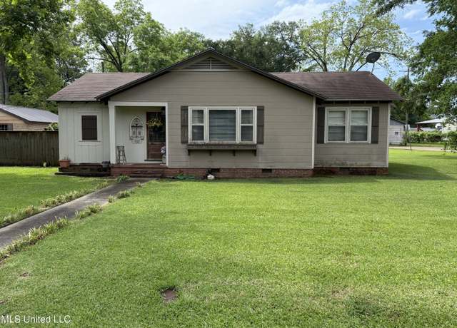 Property at 132 Catalpa Dr, Natchez, MS 39120, 2 beds, 1 bath
