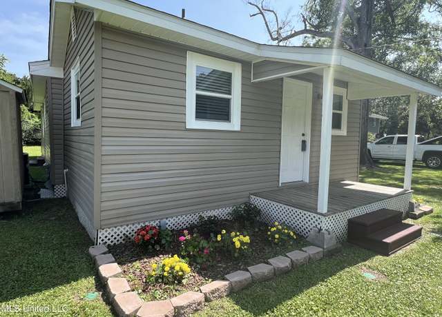 Property at 4617 30th St, Gulfport, MS 39501, 3 beds, 2 baths