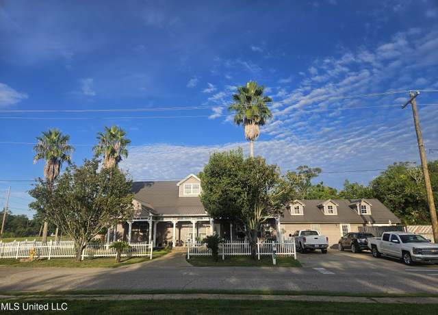 Property at 1602 E Railroad St, Gulfport, MS 39501, 6 beds, 2 baths