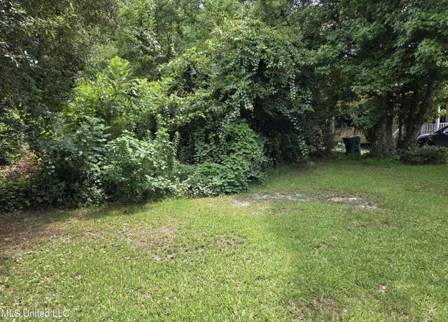 Property at 240 Washington St, Bay Saint Louis, MS 39520