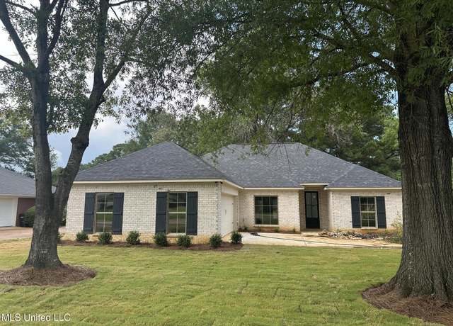 Property at 202 Deerfield Club Dr, Canton, MS 39046, 4 beds, 2 baths