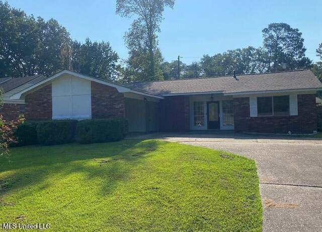 Property at 703 Tanglewood Dr, Clinton, MS 39056, 3 beds, 2 baths