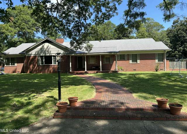 Property at 401 E Adams Ave, Greenwood, MS 38930, 5 beds, 3 baths