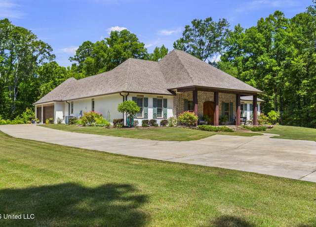 Property at 255 N Brandon Blvd, Brandon, MS 39042, 5 beds, 4.5 baths