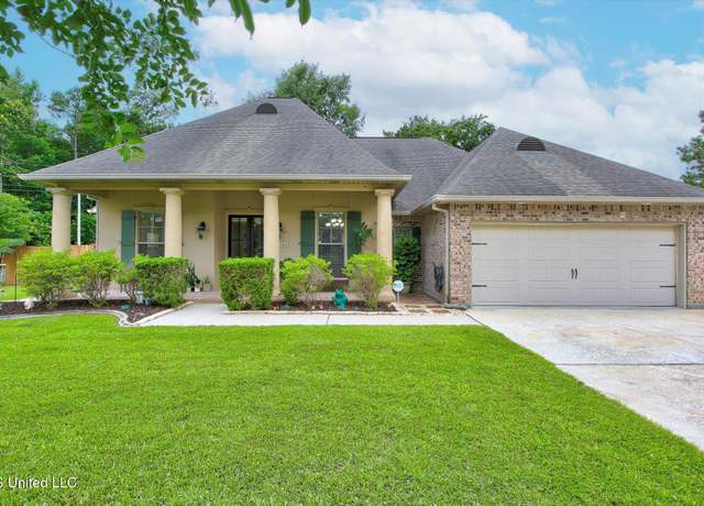 Property at 7924 Ewa Ct, Diamondhead, MS 39525, 3 beds, 2.5 baths