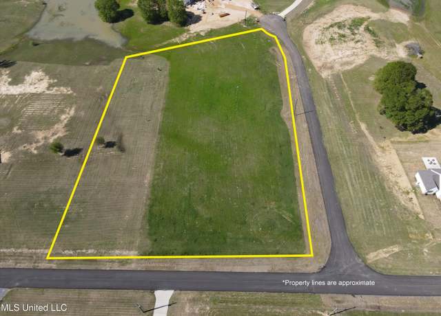 Property at 17 W Como Trace Dr, Senatobia, MS 38668
