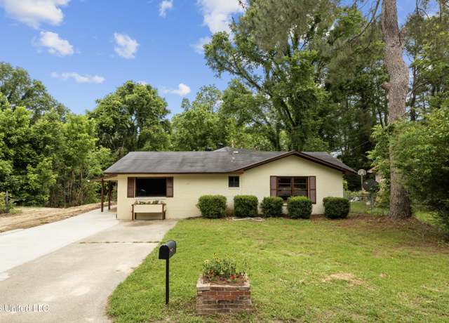 Property at 109 Starlight Dr, Vicksburg, MS 39180, 4 beds, 2 baths