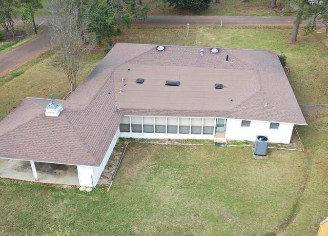 Property at 405 Bay St, Brookhaven, MS 39601, 4 beds, 2.5 baths