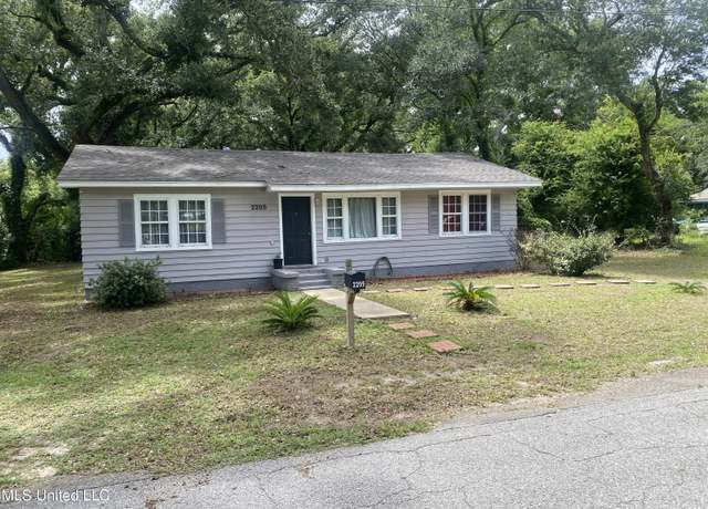 Property at 2205 Oak Ave, Gulfport, MS 39507, 3 beds, 1 bath