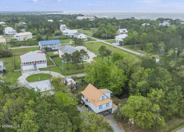 Property at 202 Surf St, Waveland, MS 39576, 1 bed, 1 bath