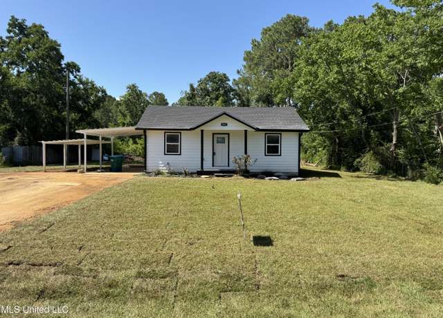 Property at 8308 Holiday Dr, Ocean Springs, MS 39564, 3 beds, 1 bath