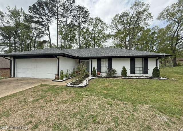 Property at 423 Cedarwood Dr, Jackson, MS 39212, 3 beds, 2 baths