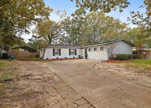 Property at 532 Bellevue St, Clinton, MS 39056, 4 beds, 2 baths