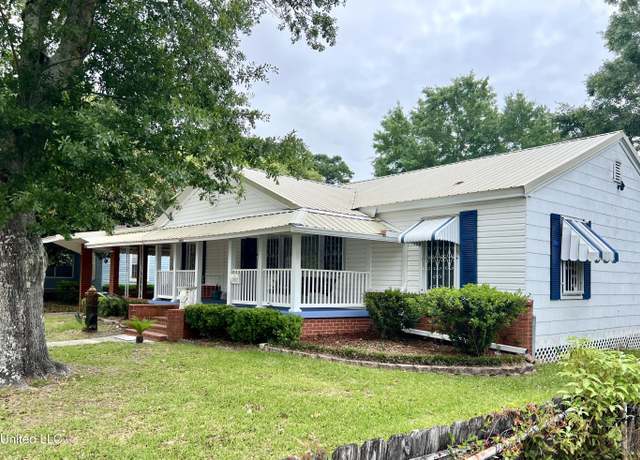 Property at 2002 Convent Ave, Pascagoula, MS 39567, 3 beds, 2 baths