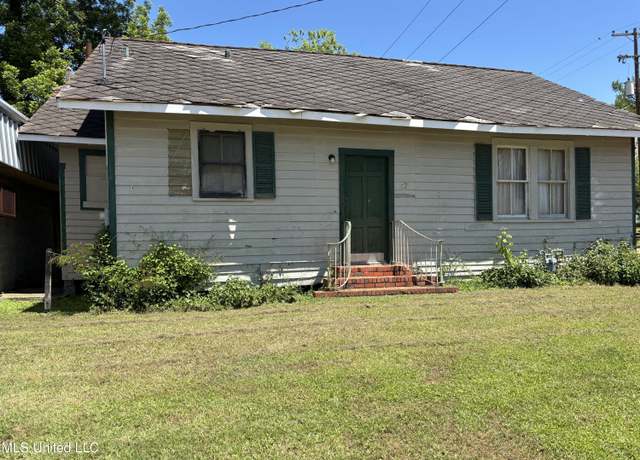Property at 15 E Franklin Street St, Natchez, MS 39120, 2 beds, 1 bath