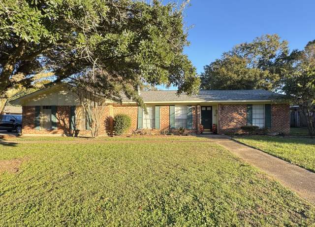 Property at 319 Margaret Ave, Natchez, MS 39120, 3 beds, 2 baths