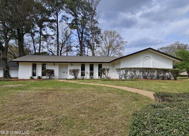 Property at 1430 Autumn Oaks Dr, Jackson, MS 39211, 3 beds, 2 baths