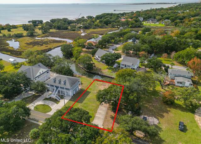 Property at 711 Martin St, Pascagoula, MS 39581