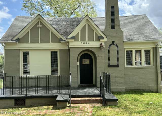 Property at 1054 Madison St, Jackson, MS 39202, 3 beds, 2 baths