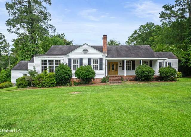 Property at 300 S 21st Ave, Hattiesburg, MS 39401, 4 beds, 2.5 baths