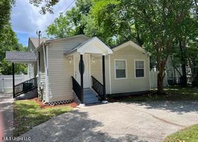 Property at 2411 14 St, Pascagoula, MS 39567, 3 beds, 1 bath