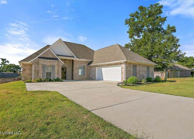 Property at 200 Oakmont Dr, Clinton, MS 39056, 4 beds, 3 baths