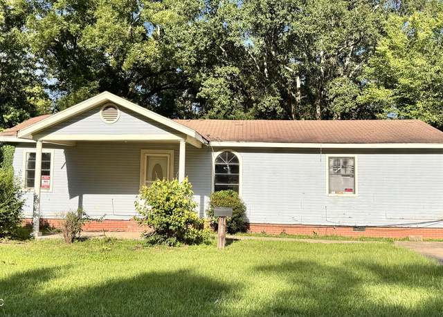 Property at 3158 Monticello Dr, Jackson, MS 39212, 3 beds, 2 baths