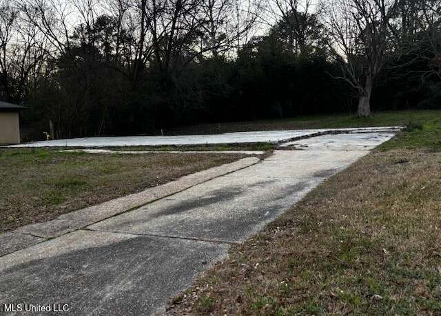 Property at 2911 N Lakewood Dr, Jackson, MS 39212