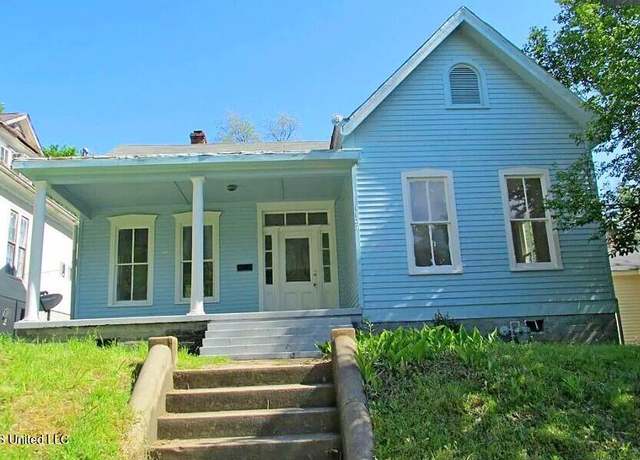 Property at 1127 Harrison St, Vicksburg, MS 39180, 3 beds, 2 baths
