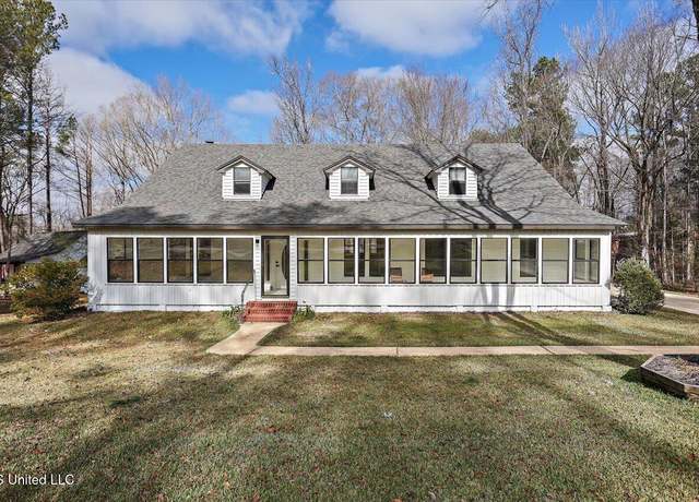 Property at 313 Le Bourgeois Ln, Brandon, MS 39047, 5 beds, 4.5 baths