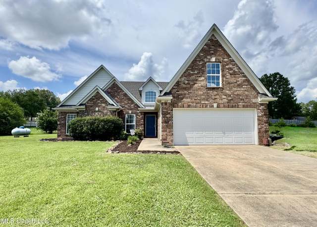 Property at 107 Masters Dr, Senatobia, MS 38668, 3 beds, 2 baths
