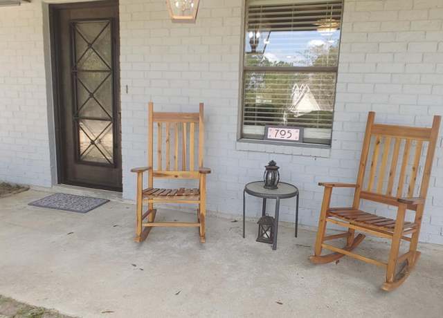 Property at 705 E Lakeshore Dr, Carriere, MS 39426, 4 beds, 3 baths