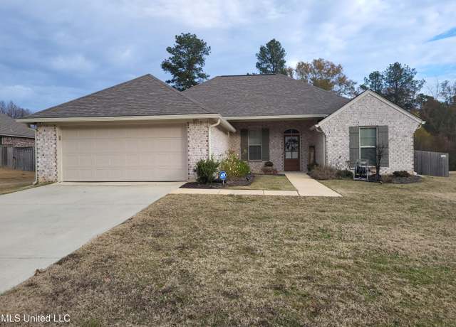 Property at 120 Notting Hill Pl, Canton, MS 39046, 3 beds, 2 baths