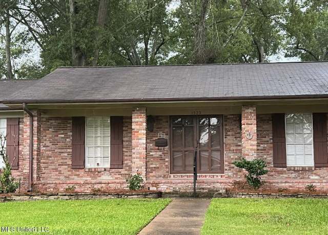 Property at 1523 Brecon Dr, Jackson, MS 39211, 4 beds, 2 baths