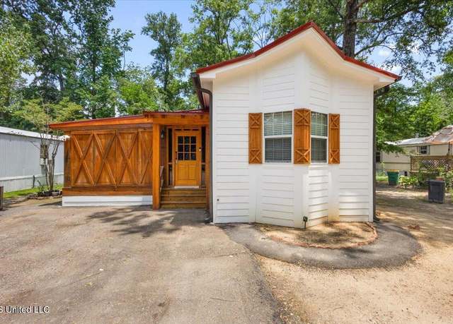 Property at 348 Lakeview Rd, Ridgeland, MS 39157, 3 beds, 2 baths
