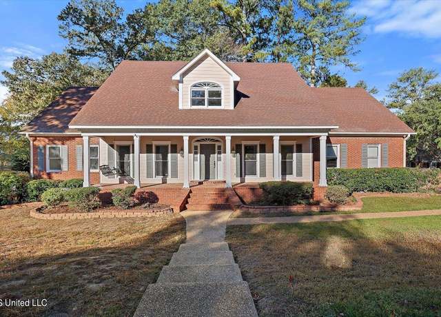 Property at 300 Monterey Dr, Clinton, MS 39056, 5 beds, 4 baths