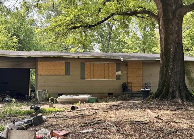 Property at 3162 Woodside Dr, Jackson, MS 39212, 3 beds, 1 bath