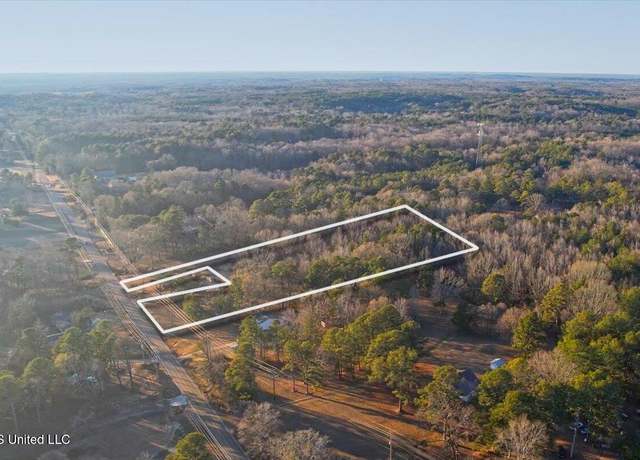 Property at 192 Lake Castle Rd, Madison, MS 39110