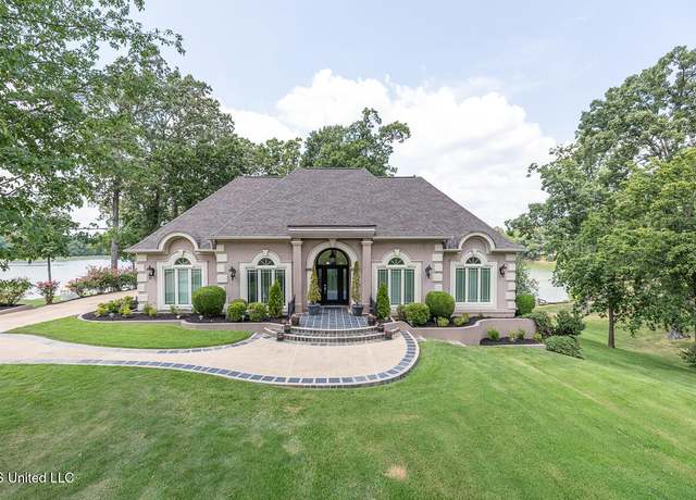 Property at 1590 Stonehedge Dr, Southaven, MS 38671, 4 beds, 3.5 baths