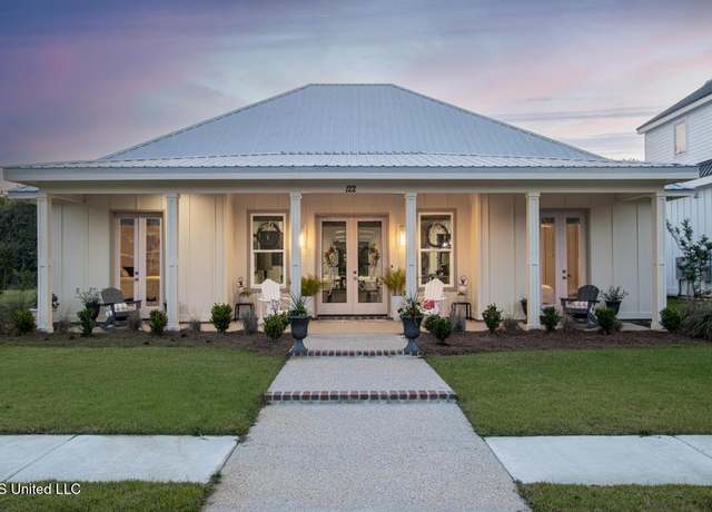 Property at 122 Seaside Oaks Dr, Pass Christian, MS 39571, 3 beds, 2.5 baths