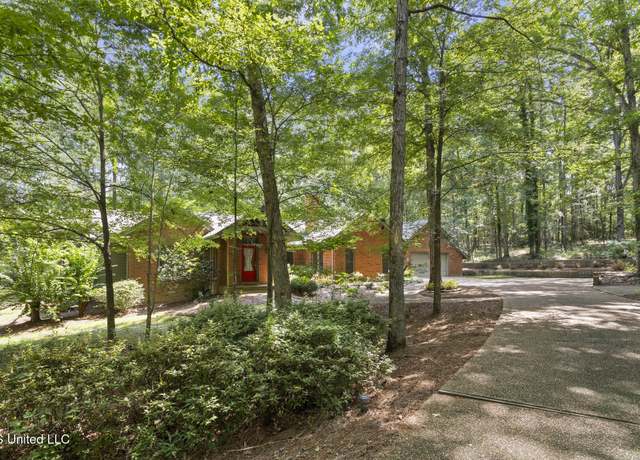 Property at 180 Grants Ferry Cir, Brandon, MS 39047, 4 beds, 2.5 baths