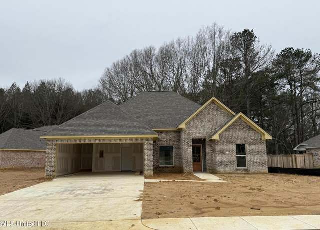 Property at 124 Jasmine Cove Dr, Brandon, MS 39042, 4 beds, 2 baths