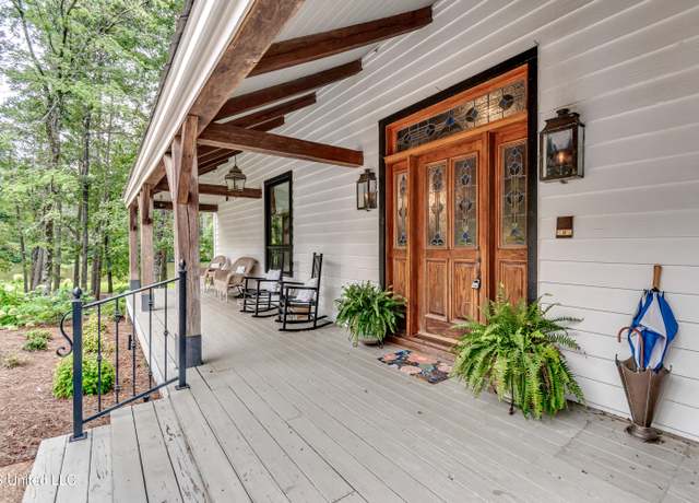 Property at 107 Trailwood Cv, Brandon, MS 39047, 5 beds, 4.5 baths