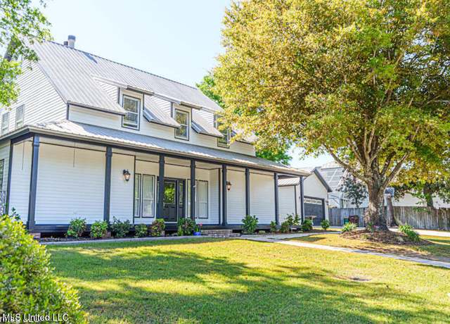 Property at 2019 Pointe Clear Dr, Biloxi, MS 39531, 5 beds, 3.5 baths