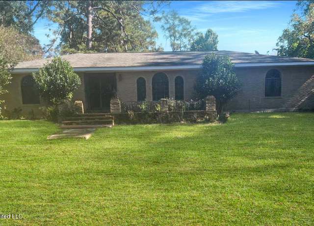 Property at 610 Poplar St, Magnolia, MS 39652, 3 beds, 2 baths