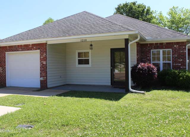 Property at 1210 Coachlight Cv, Brandon, MS 39042, 3 beds, 2 baths