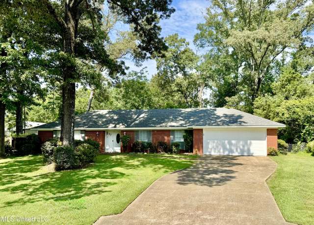 Property at 37 Woodgate Dr, Brandon, MS 39042, 4 beds, 2 baths